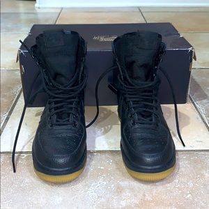 Like new Black high top af1 with strap and box